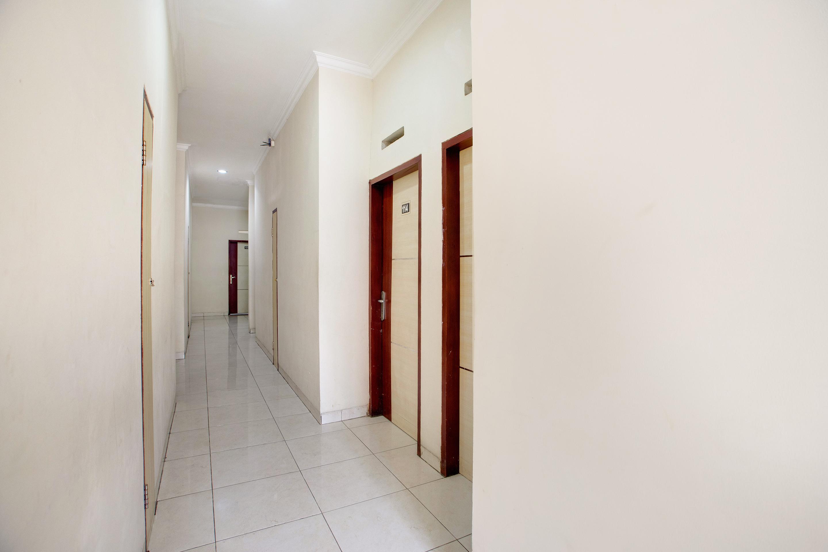 Reddoorz @ Hotel Arimbi Dewi Sartika Baru Bandung Kültér fotó